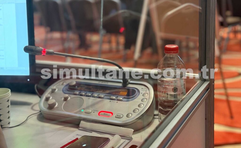 Uluslararası Etkinliklerde Simultane Tercümenin Önemi